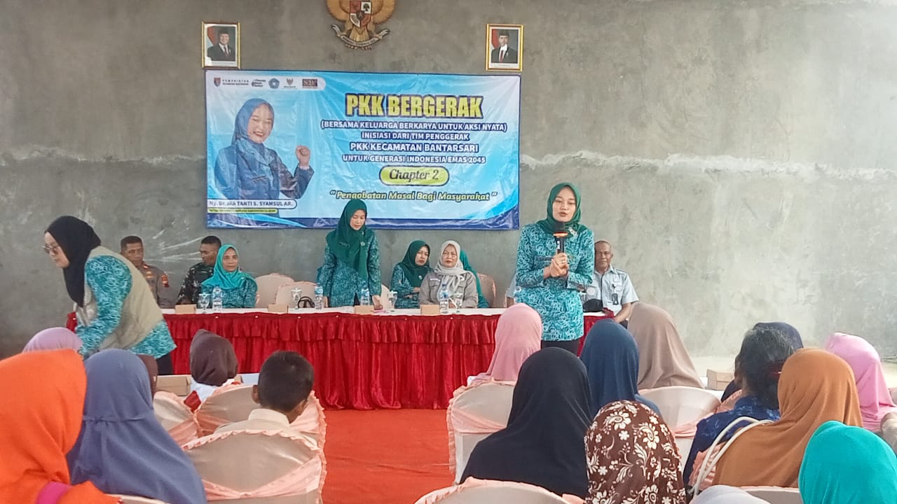 PKK BERGERAK, ADAKAN SANTUNAN DAN PENGOBATAN MASSAL DI DESA RAWAJAYA